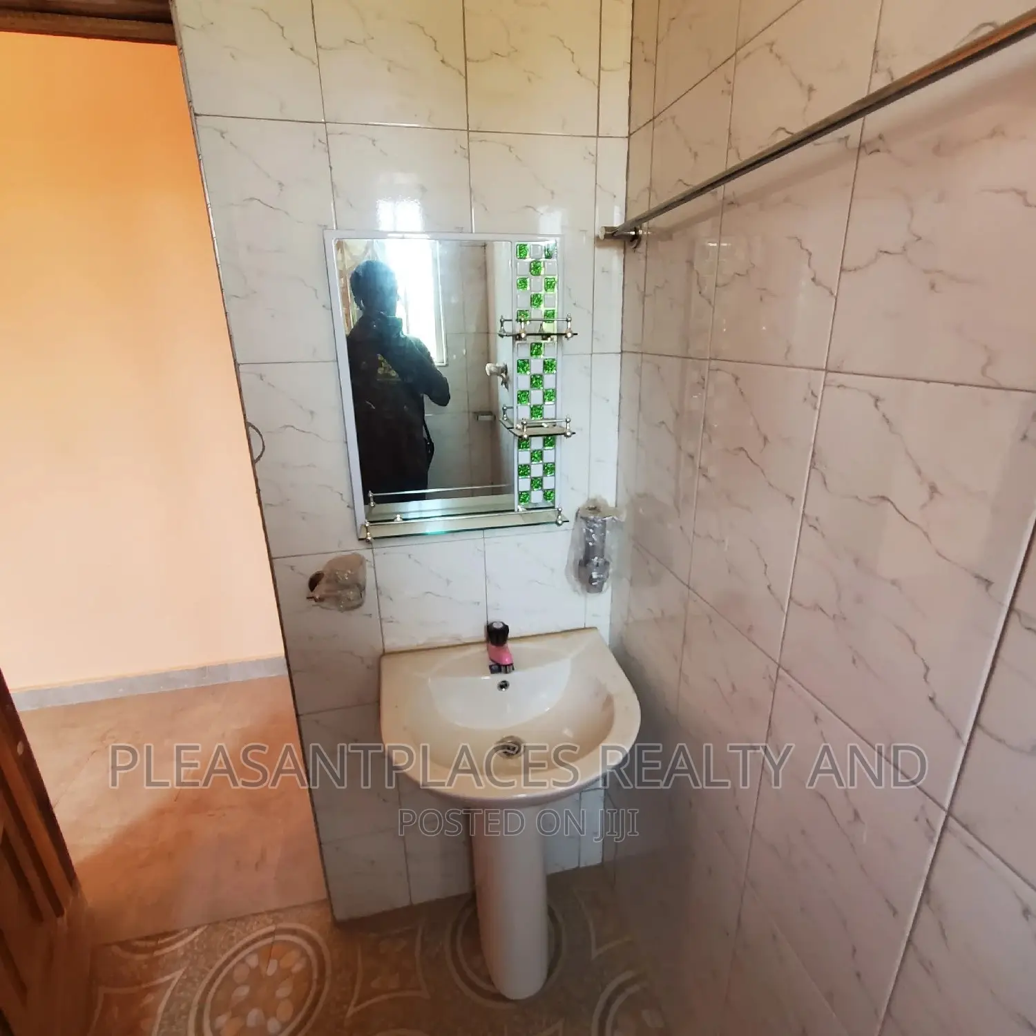 1bdrm Apartment in Pleasantplaces, East Legon for rent in East Legon