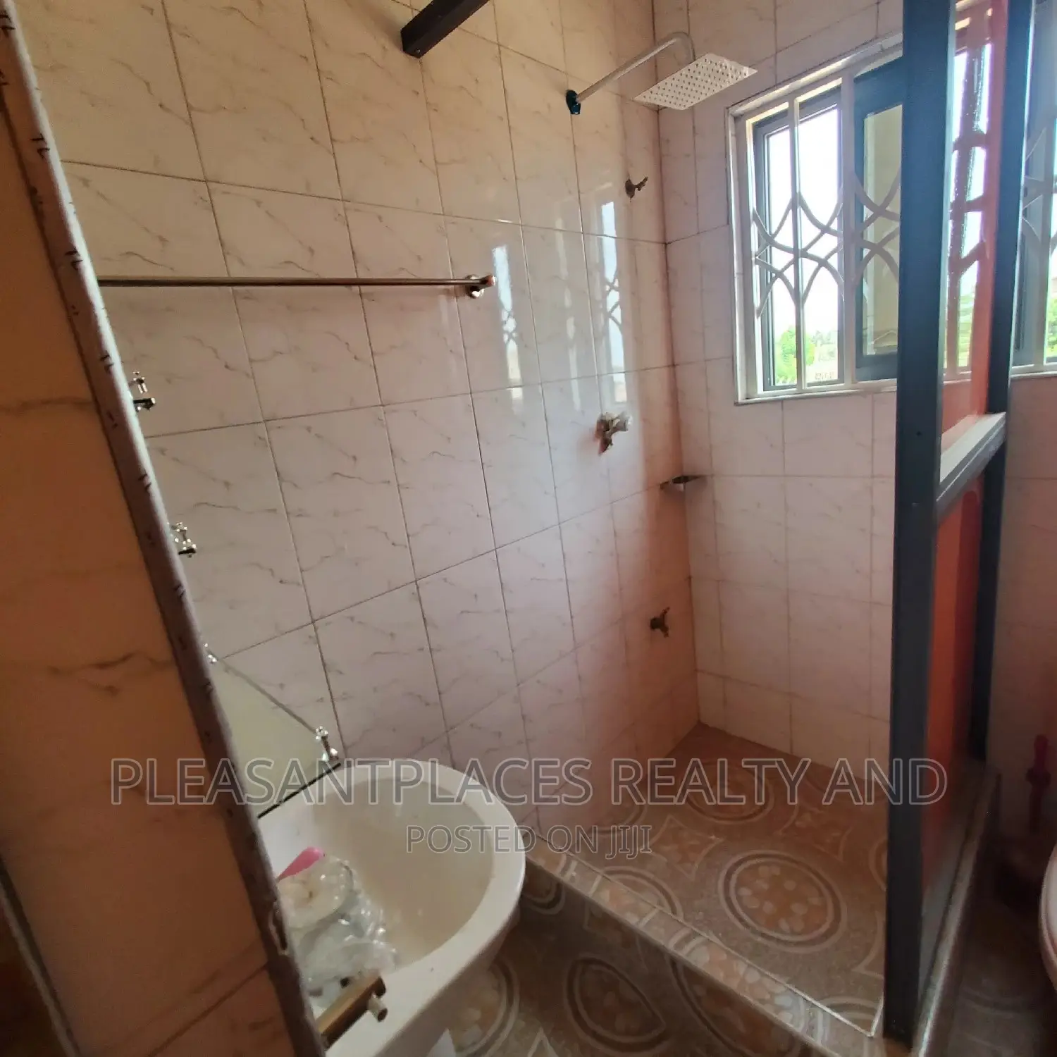 1bdrm Apartment in Pleasantplaces, East Legon for rent in East Legon
