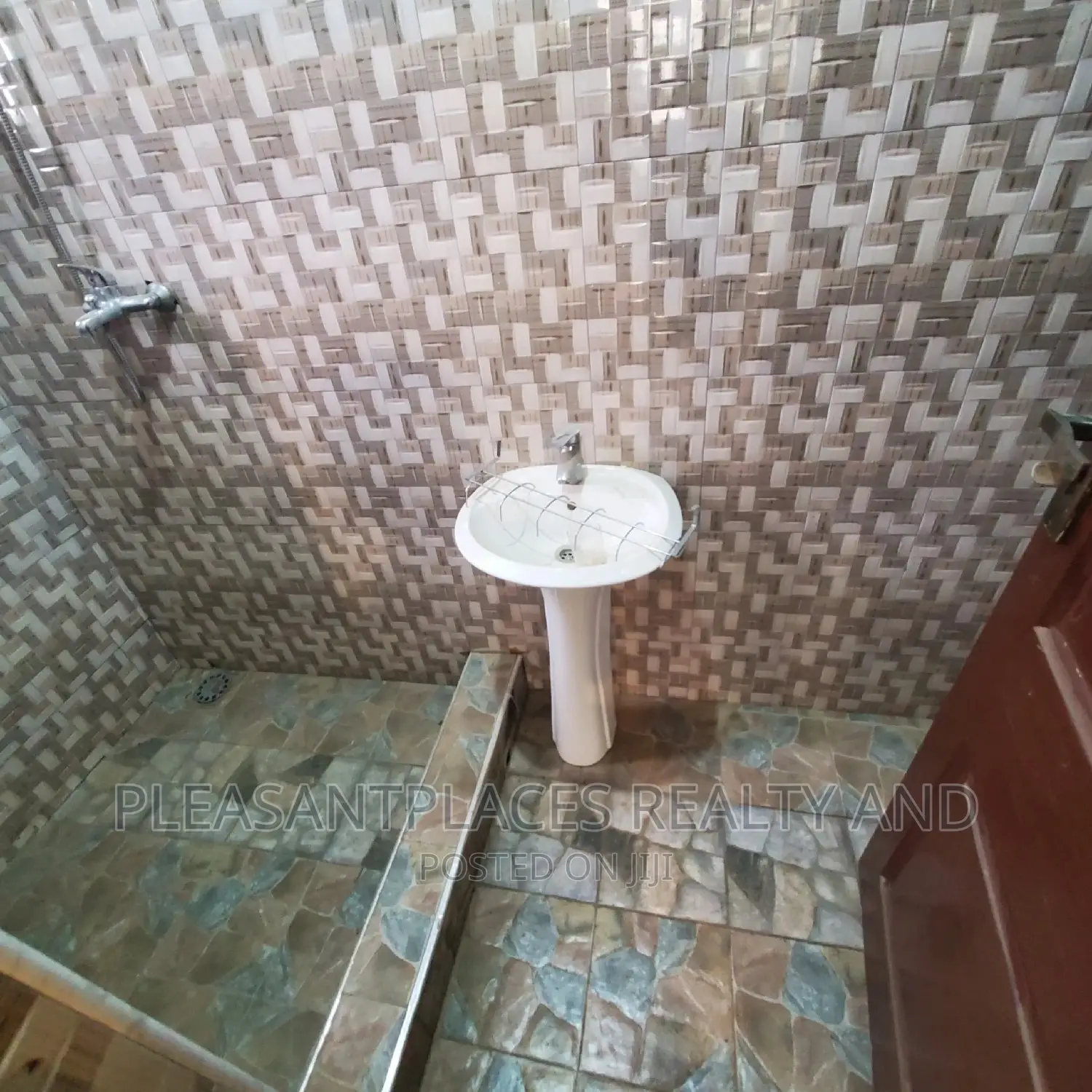 2bdrm Apartment in Pleasantplaces, Nmai-Dzorn for rent in Nmai-Dzorn