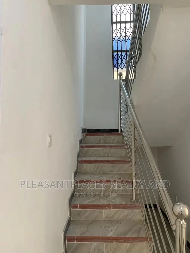 3bdrm Duplex in Pleasantplaces, Ashomang Estate for rent in Ashomang Estate