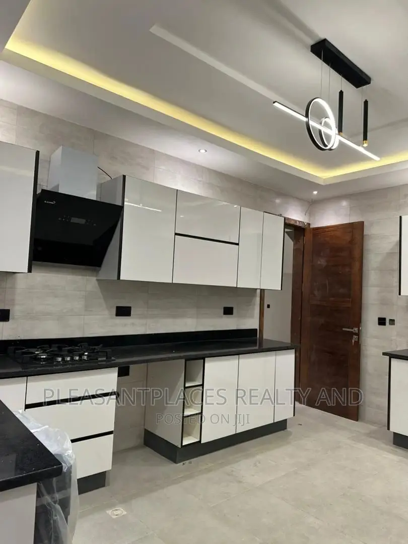 4bdrm Duplex in Pleasantplaces, Spintex for sale in Spintex