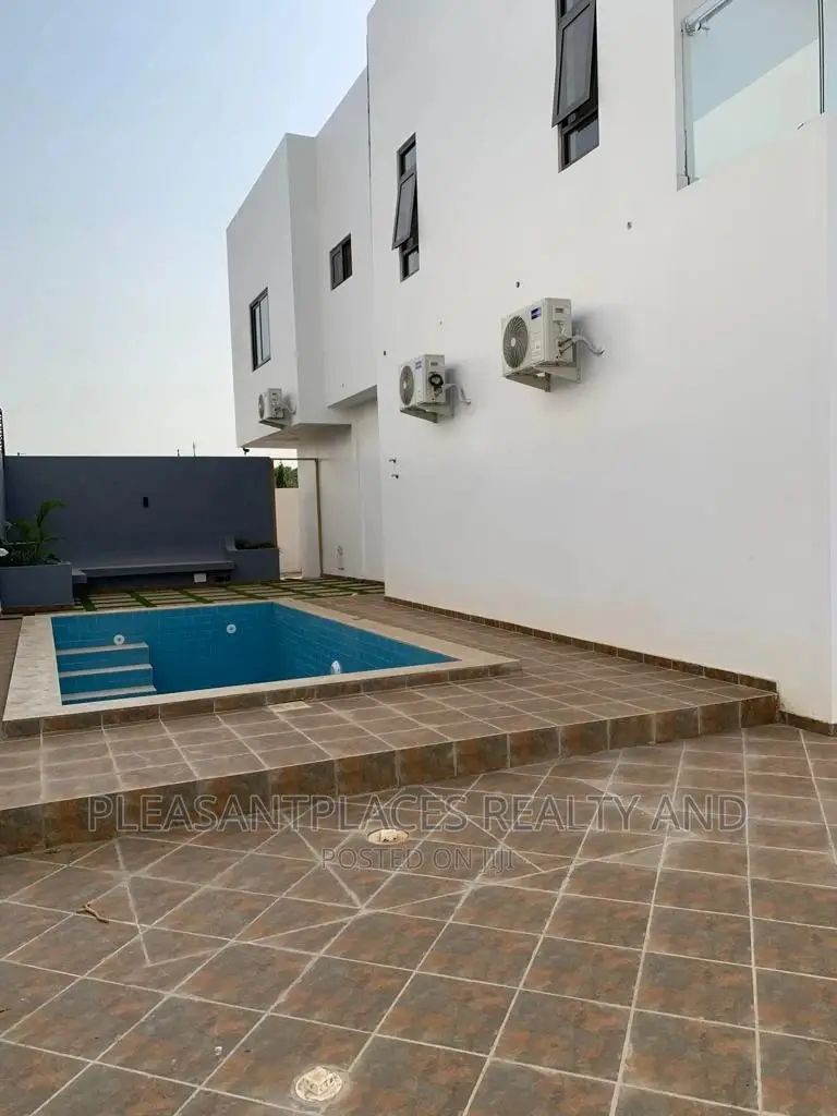 4bdrm Duplex in Pleasantplaces, East Legon for sale in East Legon