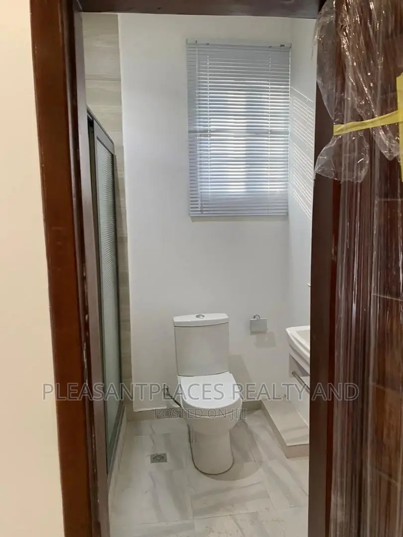 4bdrm Duplex in Pleasantplaces, East Legon for sale in East Legon