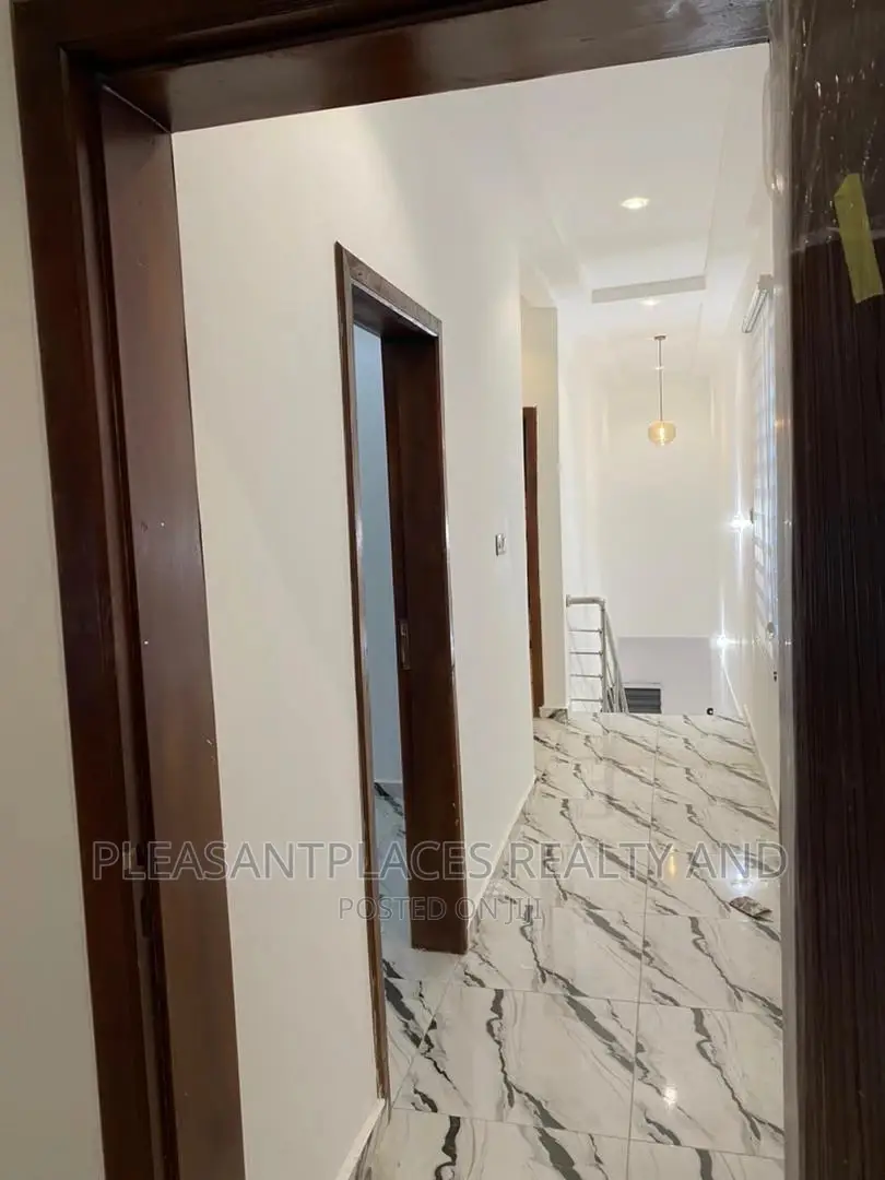 4bdrm Duplex in Pleasantplaces, East Legon for sale in East Legon