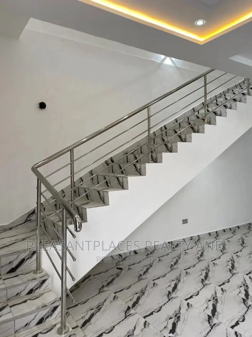 4bdrm Duplex in Pleasantplaces, East Legon for sale in East Legon