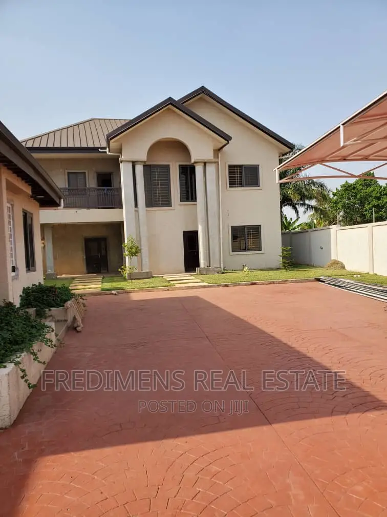 4bdrm House in Fredimens Real, Kumasi Metropolitan for sale in Kumasi Metropolitan