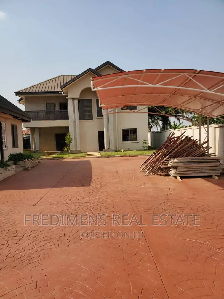 4bdrm House in Fredimens Real, Kumasi Metropolitan for sale in Kumasi Metropolitan