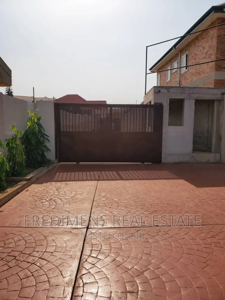 4bdrm House in Fredimens Real, Kumasi Metropolitan for sale in Kumasi Metropolitan