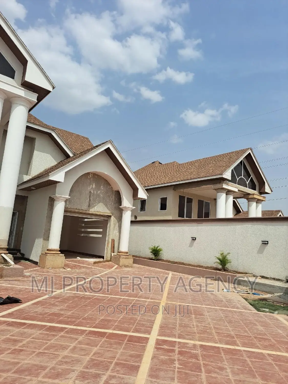 5bdrm Duplex in Atwima Kwanwoma for sale in Atwima Kwanwoma
