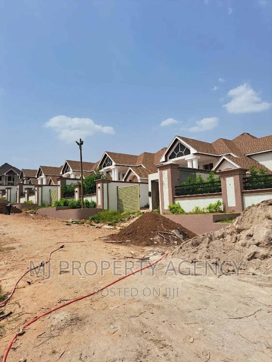 5bdrm Duplex in Atwima Kwanwoma for sale in Atwima Kwanwoma