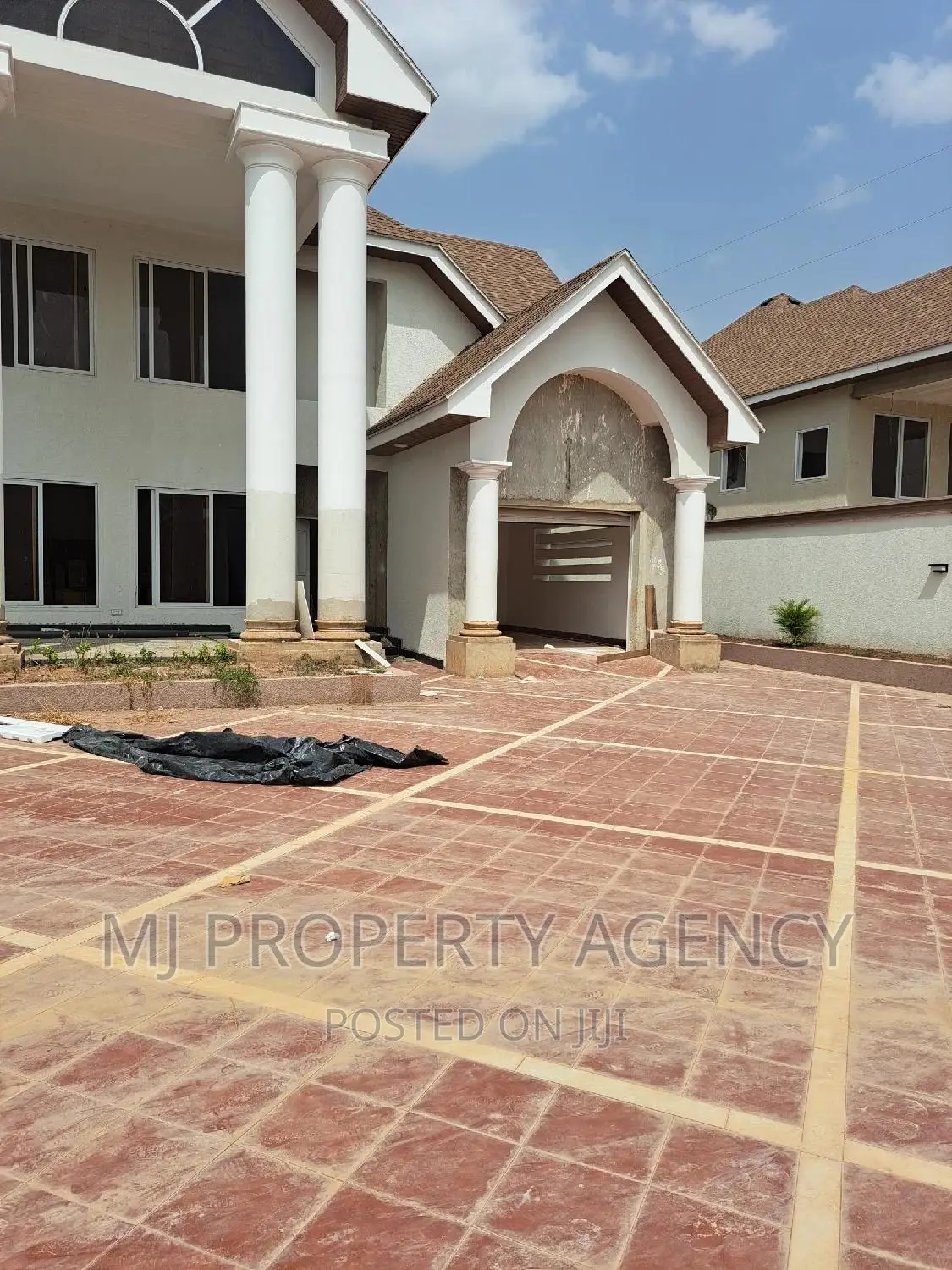 5bdrm Duplex in Atwima Kwanwoma for sale in Atwima Kwanwoma