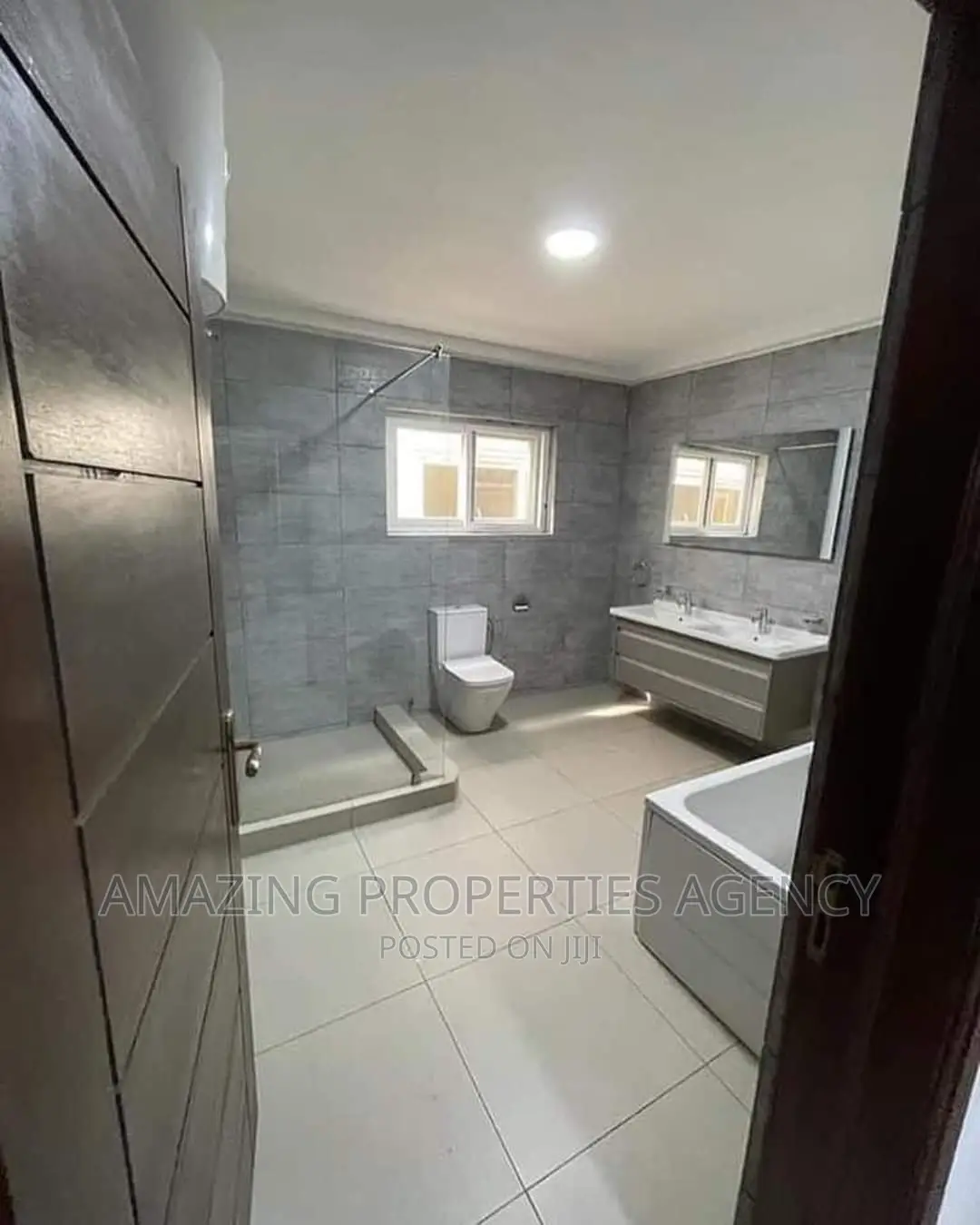 Furnished 4bdrm House in 4 Bedroom House With, Labone for sale in Labone
