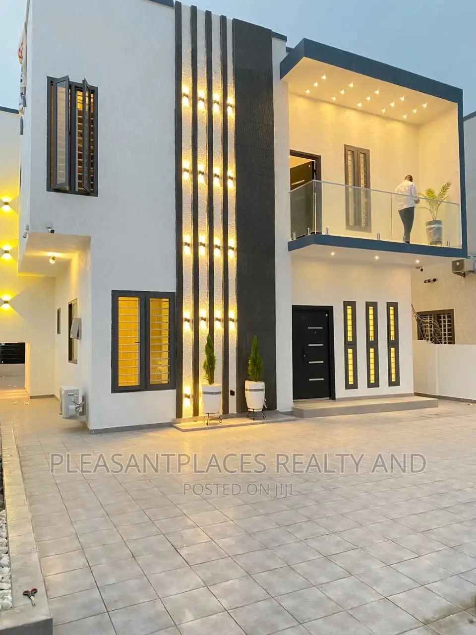 4bdrm Duplex in Pleasantplaces, East Legon for sale in East Legon