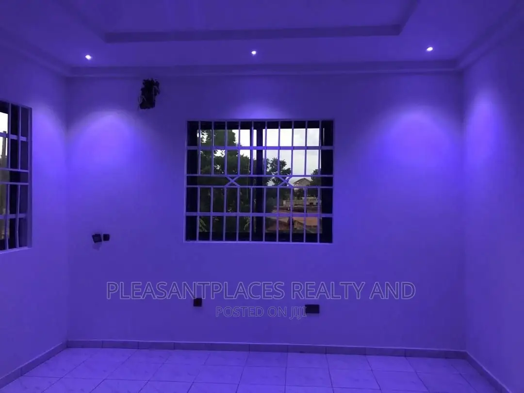 4bdrm Duplex in Pleasantplaces, Oyarifa for sale in Oyarifa
