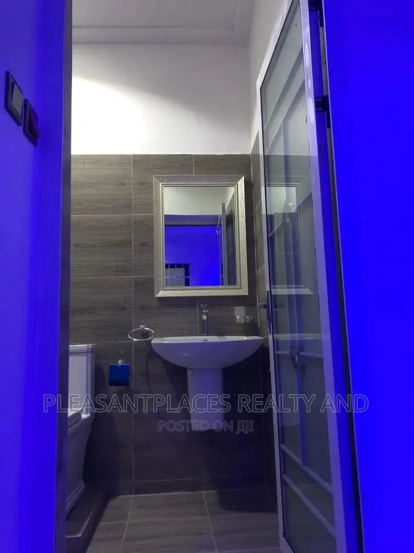 4bdrm Duplex in Pleasantplaces, Oyarifa for sale in Oyarifa