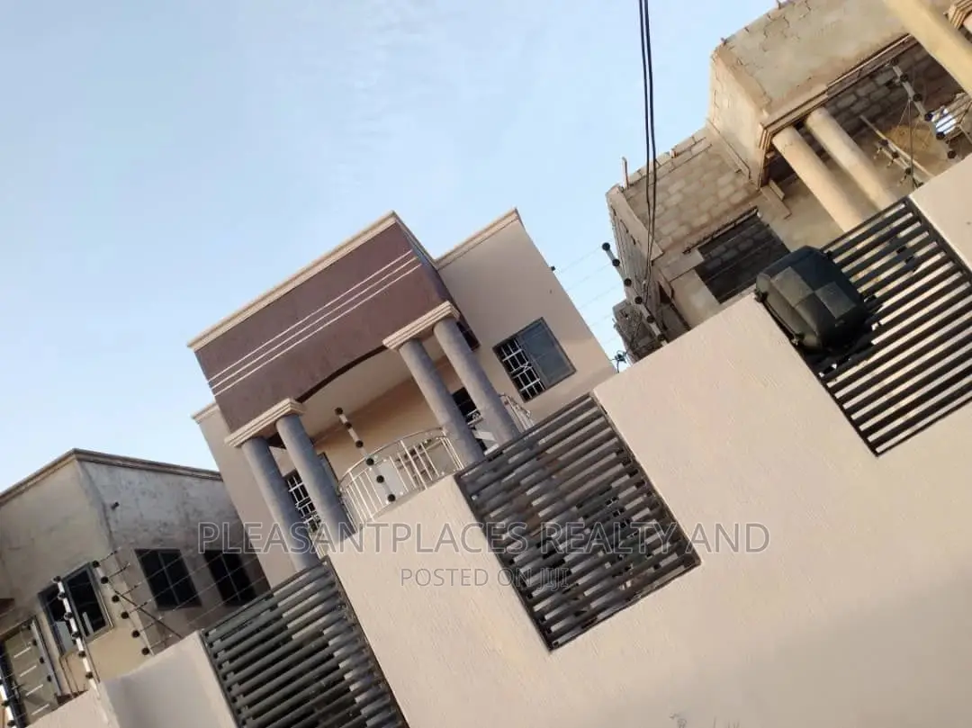 4bdrm Duplex in Pleasantplaces, Oyarifa for sale in Oyarifa