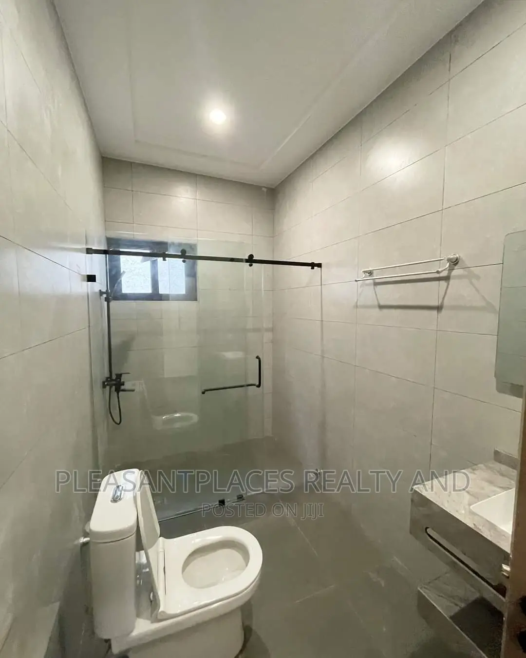 4bdrm Duplex in Pleasantplaces, Adjiriganor for rent in Adjiriganor