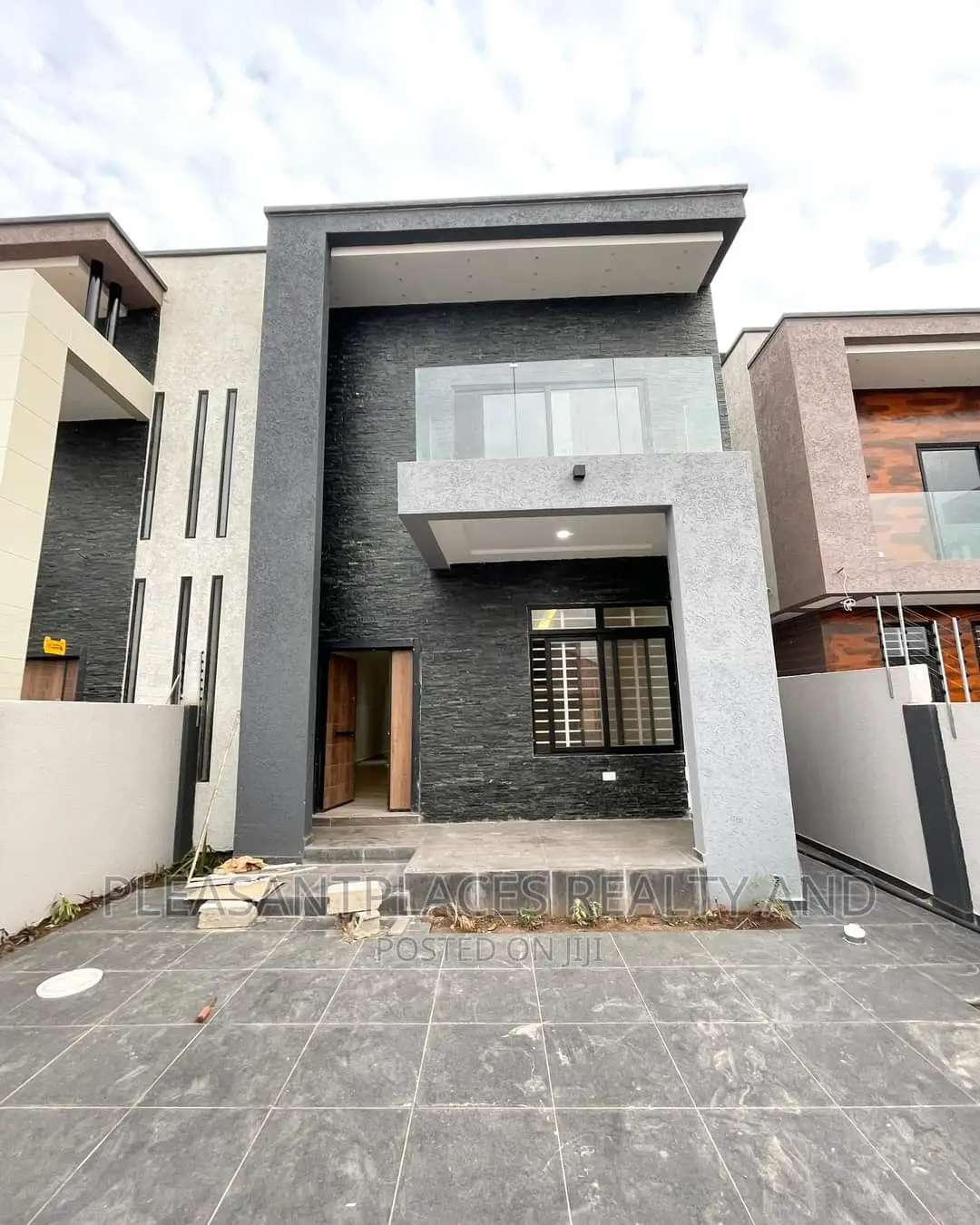 4bdrm Duplex in Pleasantplaces, Adjiriganor for rent in Adjiriganor