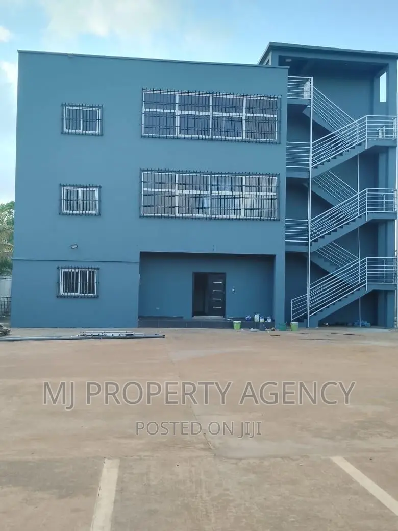 2000 SQM Warehouse With Offices in Tema Metropolitan