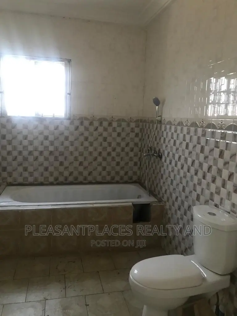 6bdrm House in Pleasantplaces, Pokuase for rent in Pokuase