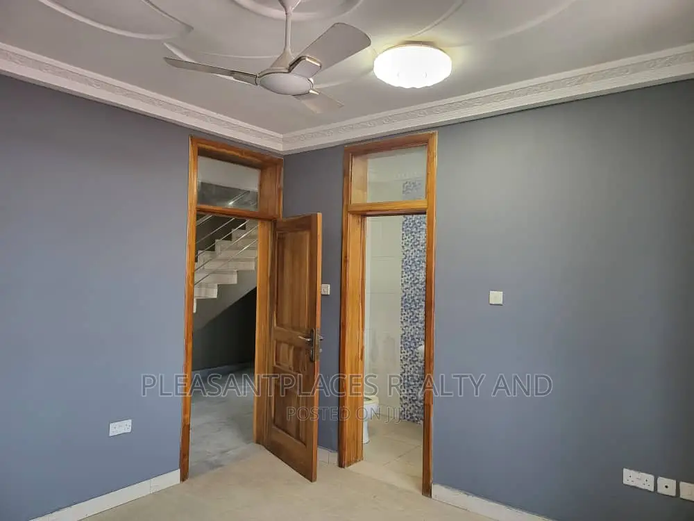 4bdrm House in Pleasantplaces, Ashomang Estate for rent in Ashomang Estate