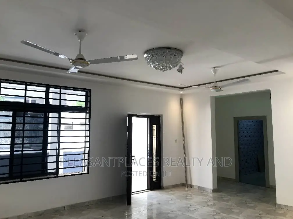 6bdrm Duplex in Pleasantplaces, Accra Metropolitan for rent in Accra Metropolitan
