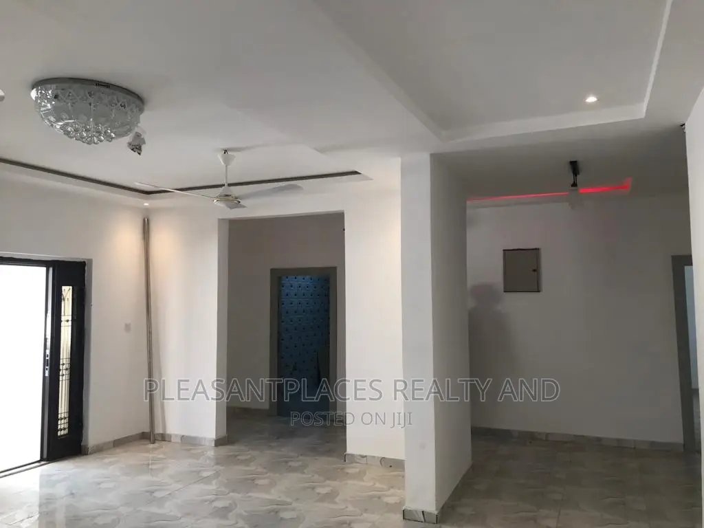 6bdrm Duplex in Pleasantplaces, Accra Metropolitan for rent in Accra Metropolitan