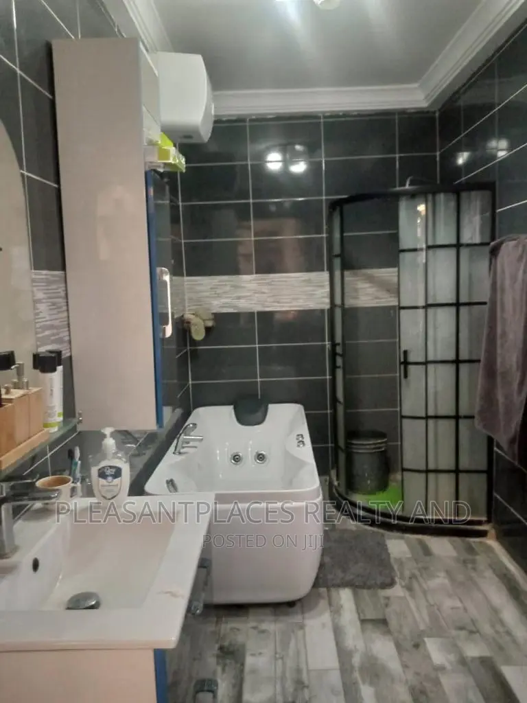 5bdrm Duplex in Pleasantplaces, Accra Metropolitan for rent in Accra Metropolitan