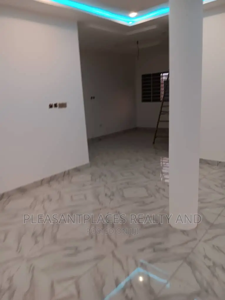 4bdrm Duplex in Pleasantplaces, East Legon for sale in East Legon