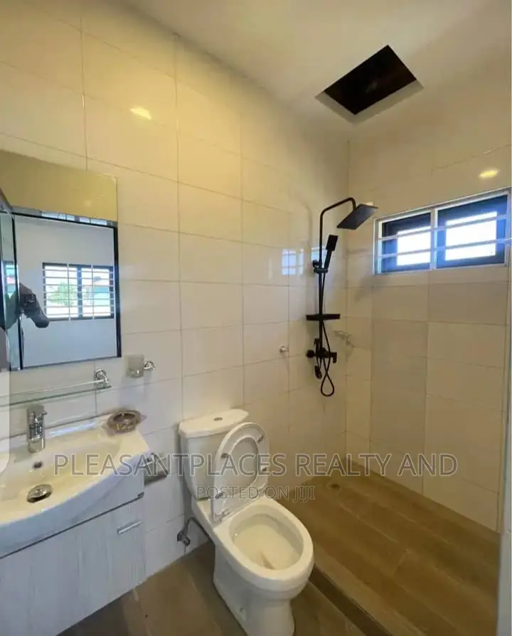 4bdrm Duplex in Pleasantplaces, Spintex for sale in Spintex
