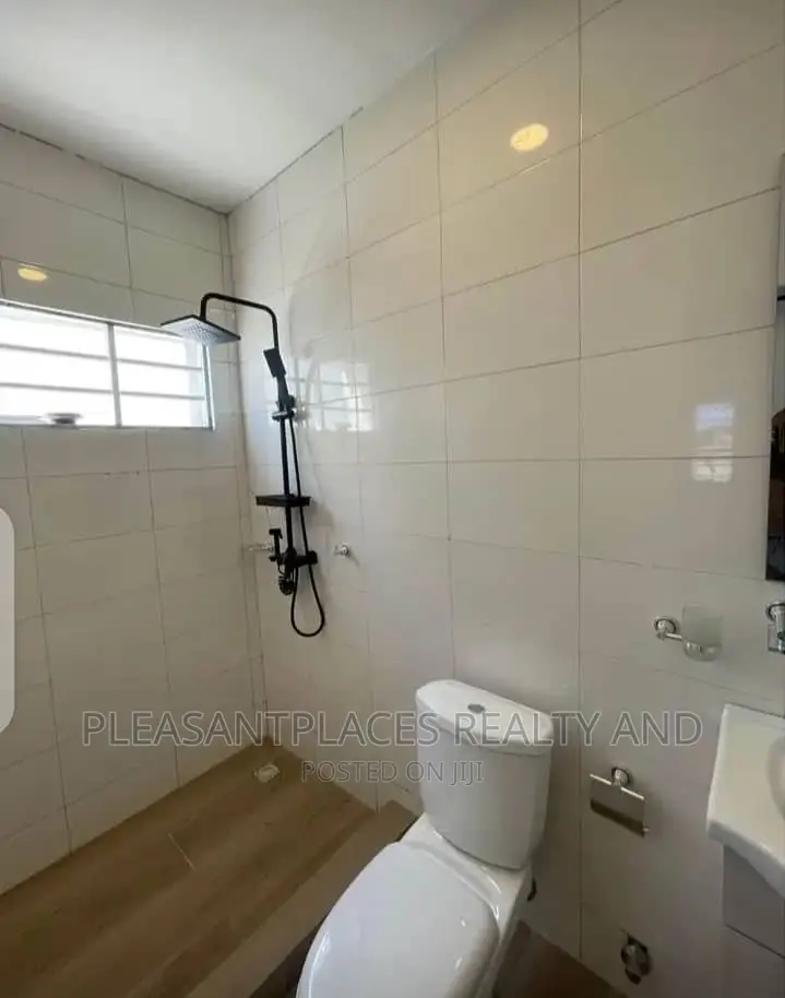 4bdrm Duplex in Pleasantplaces, Spintex for sale in Spintex