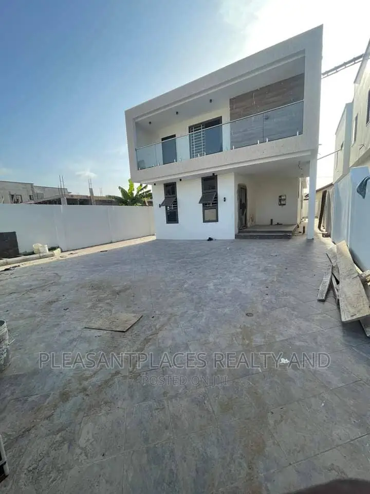 4bdrm Duplex in Pleasantplaces, Spintex for sale in Spintex