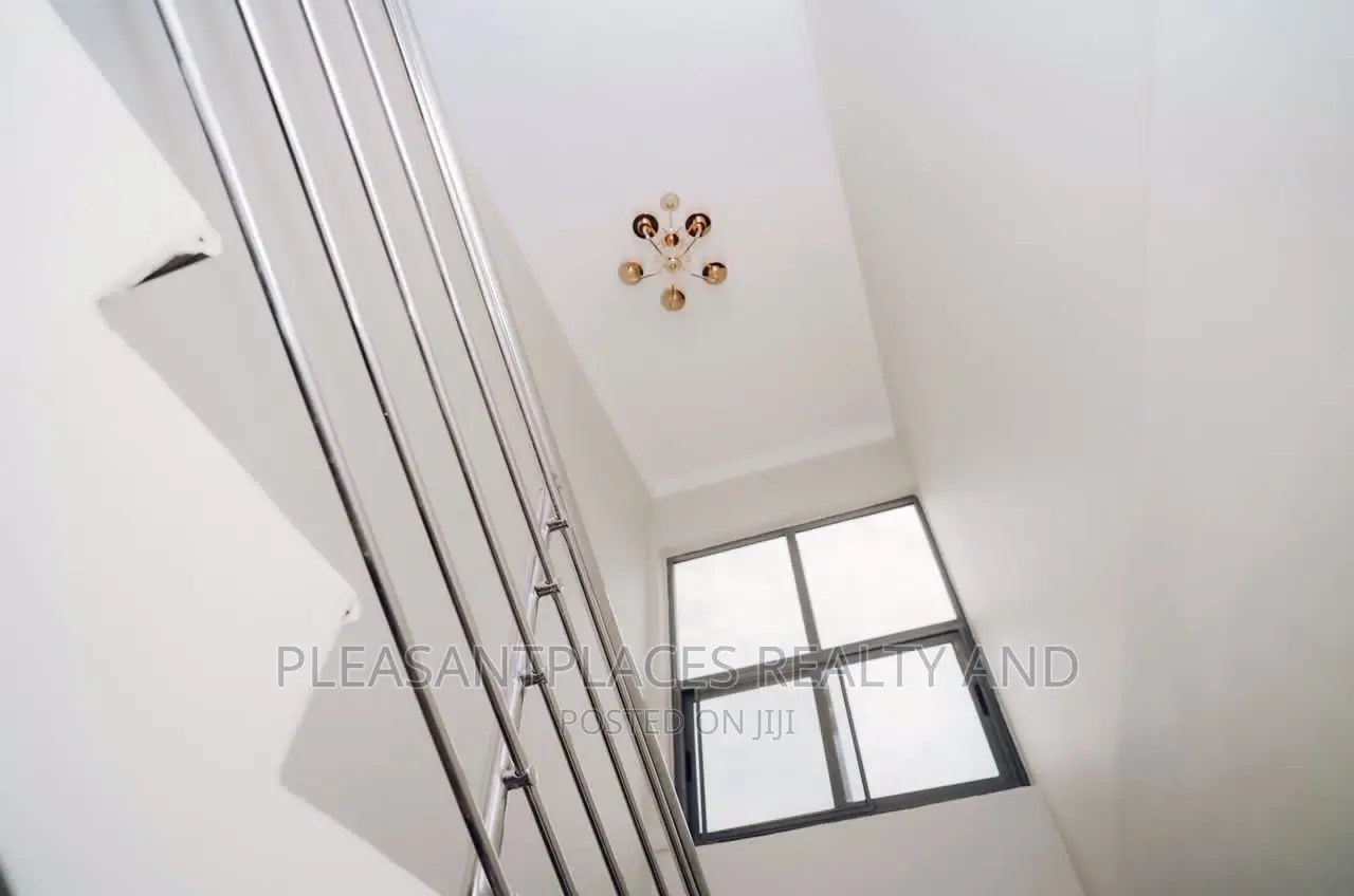 4bdrm Duplex in Pleasantplaces, Spintex for sale in Spintex