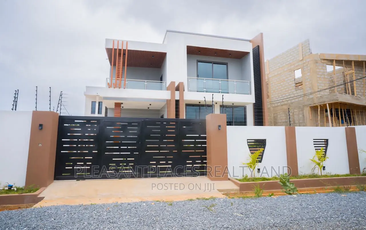 4bdrm Duplex in Pleasantplaces, Spintex for sale in Spintex