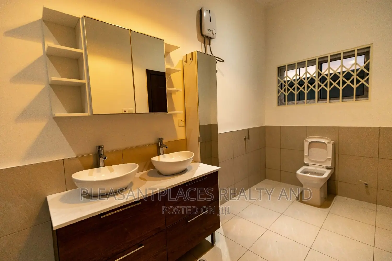 3bdrm House in Pleasantplaces, Spintex for sale in Spintex