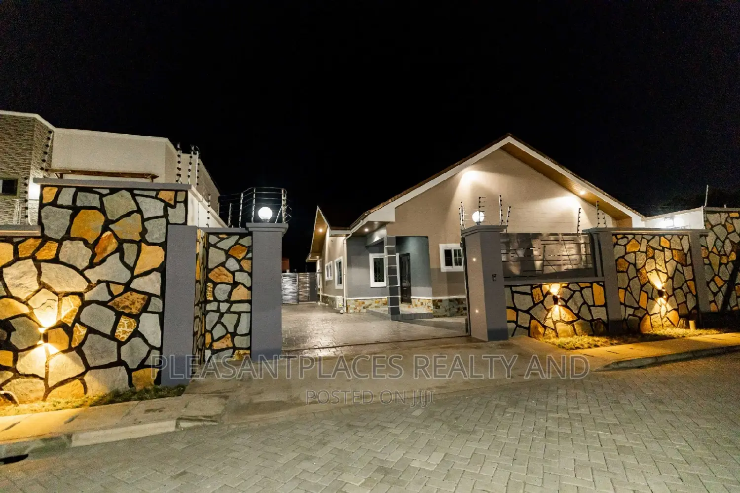 3bdrm House in Pleasantplaces, Spintex for sale in Spintex