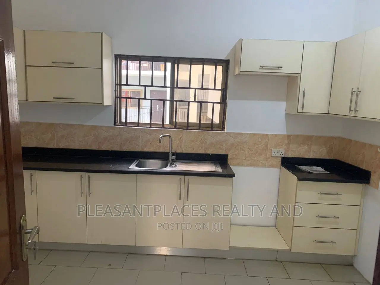 2bdrm Apartment in Pleasantplaces, Dzorwulu for rent in Dzorwulu