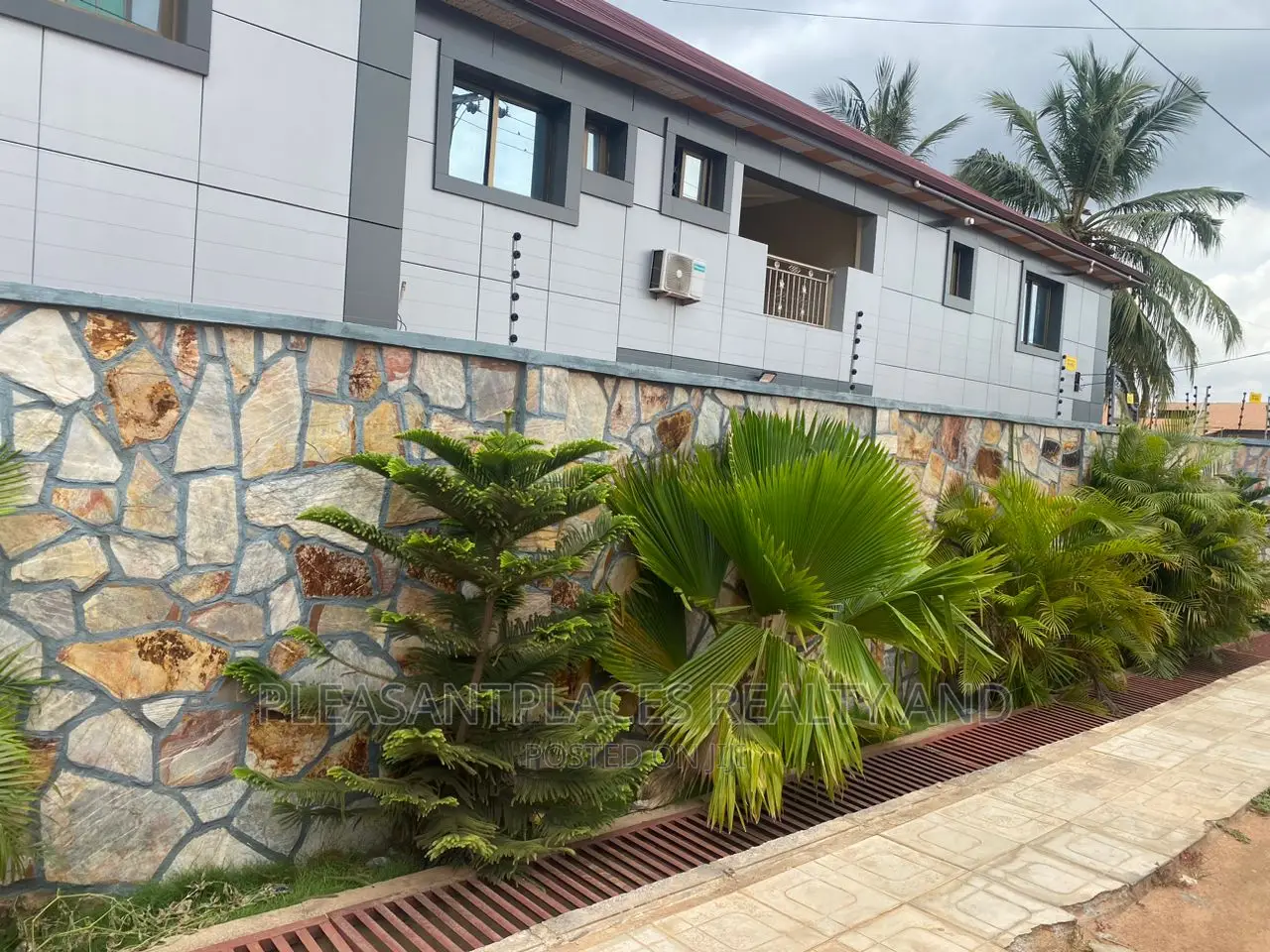 3bdrm Apartment in Pleasantplaces, Ashaley Botwe for rent in Ashaley Botwe