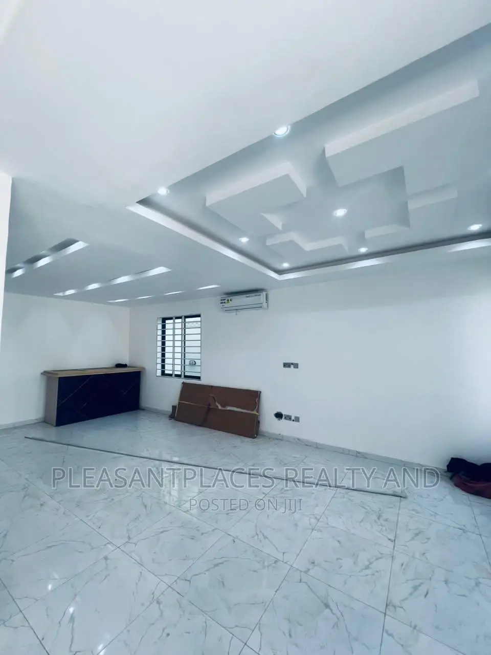4bdrm Duplex in Pleasantplaces, School Junction for sale in School Junction