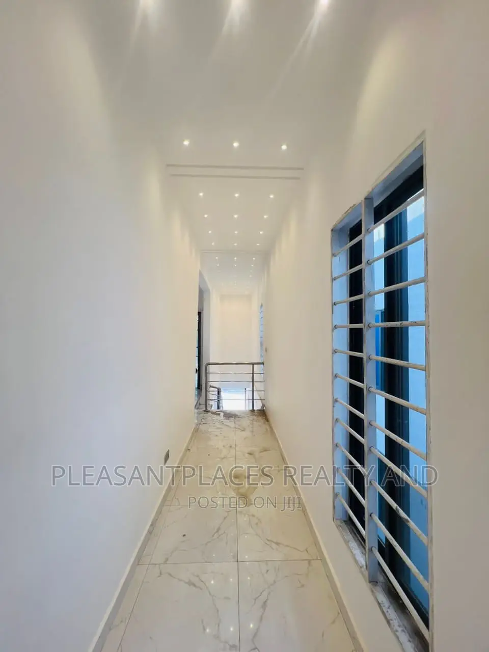 4bdrm Duplex in Pleasantplaces, School Junction for sale in School Junction