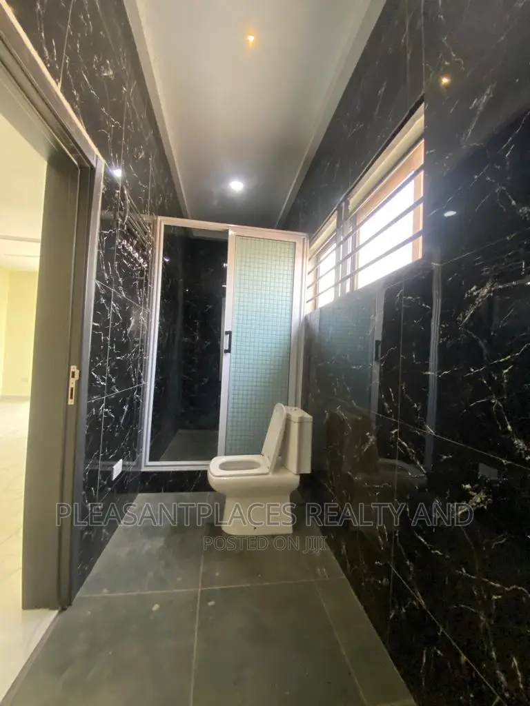 4bdrm Duplex in Pleasantplaces, East Legon for rent in East Legon