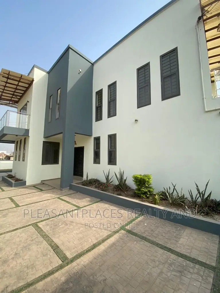 4bdrm Duplex in Pleasantplaces, East Legon for rent in East Legon
