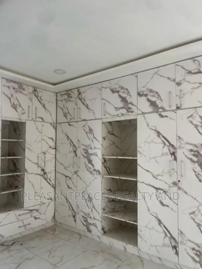 4bdrm Duplex in Pleasantplaces, Lake Side Estate for sale in Lake Side Estate