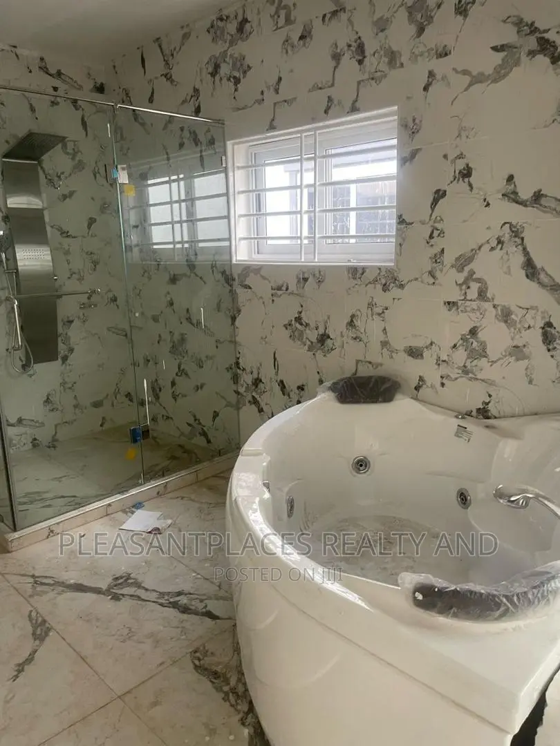4bdrm Duplex in Pleasantplaces, Lake Side Estate for sale in Lake Side Estate