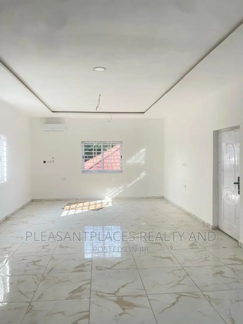 4bdrm Duplex in Pleasantplaces, Lake Side Estate for sale in Lake Side Estate