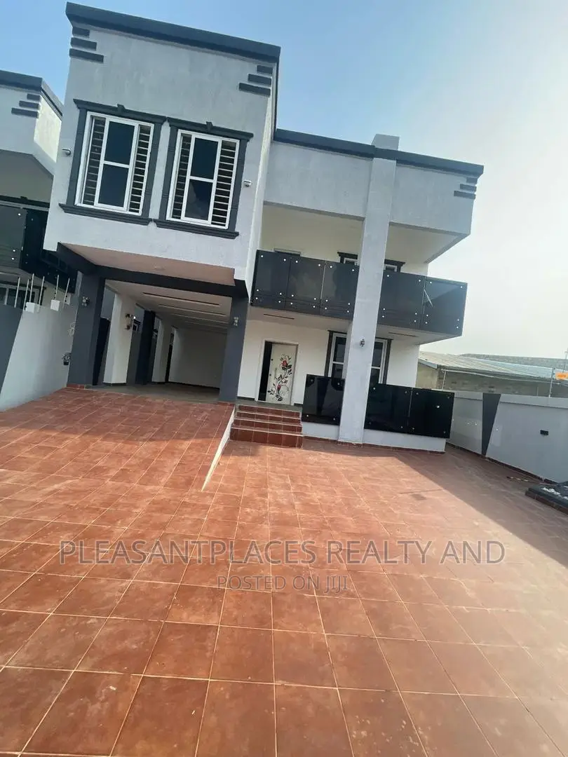 4bdrm Duplex in Pleasantplaces, Lake Side Estate for sale in Lake Side Estate