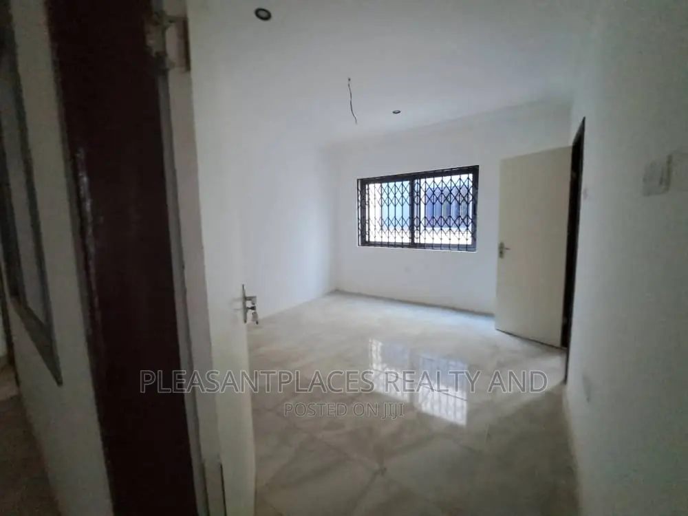 3bdrm Duplex in Pleasantplaces, Oyarifa for rent in Oyarifa