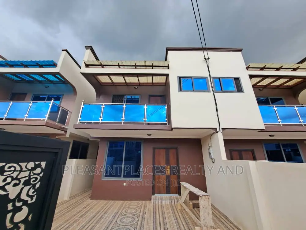 3bdrm Duplex in Pleasantplaces, Oyarifa for rent in Oyarifa