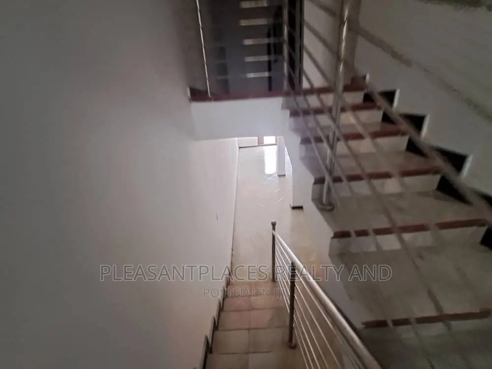 3bdrm Duplex in Pleasantplaces, Oyarifa for rent in Oyarifa
