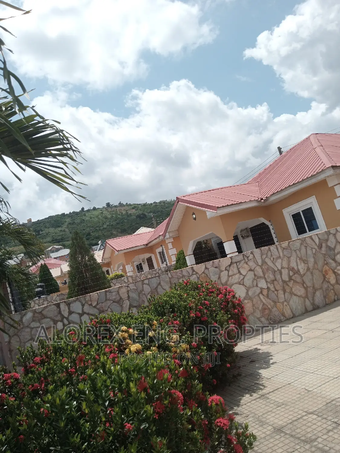 3bdrm House in Self Compound, Oyarifa for rent in Oyarifa